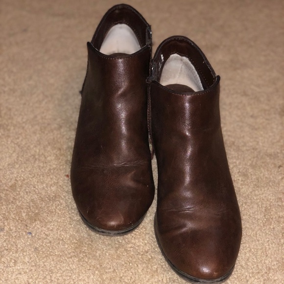 St. John’s Bay Brown Leather Booties - Picture 2 of 3